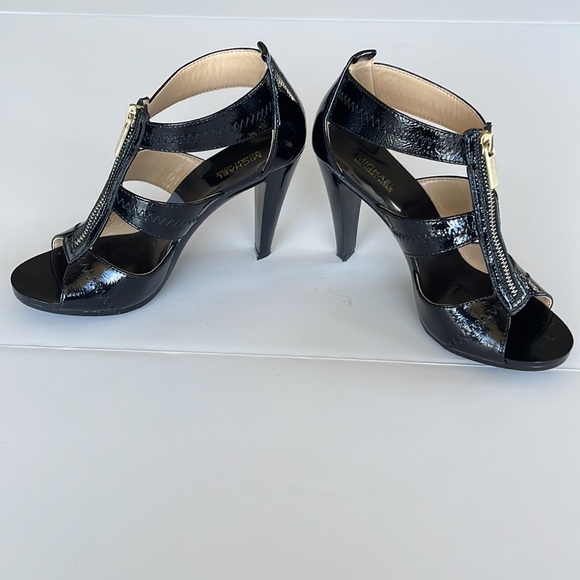 Michael Kors Berkley T Strap Crinkled Patent 6 M - Picture 11 of 15